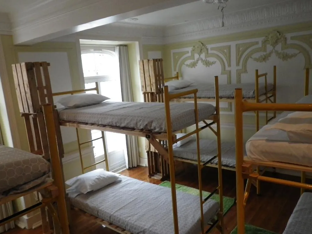 Be My Guest Lisboa Hostel